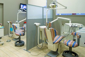 Обустройство стоматологического кабинета: офисные перегородки — простое решение