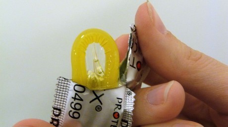 Презерватив надежно защищает от заражения хламидиозом