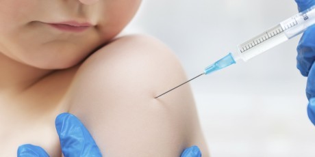 Врачи рекомендуют делать прививку детям. начиная с 6 месяцев.