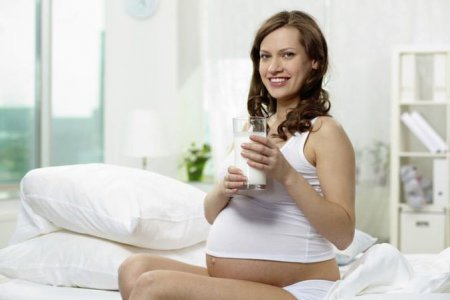 Отличным средством от изжоги при беременности является стакан нежирного молока